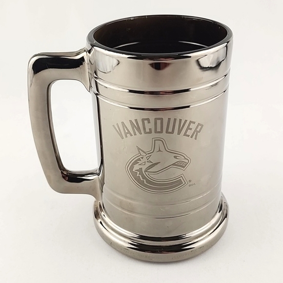 ⭐️3/ $30⭐️ Vancouver Canucks Gunmetal Steel Glass Beer Stein Size 15 OZ - Picture 3 of 12